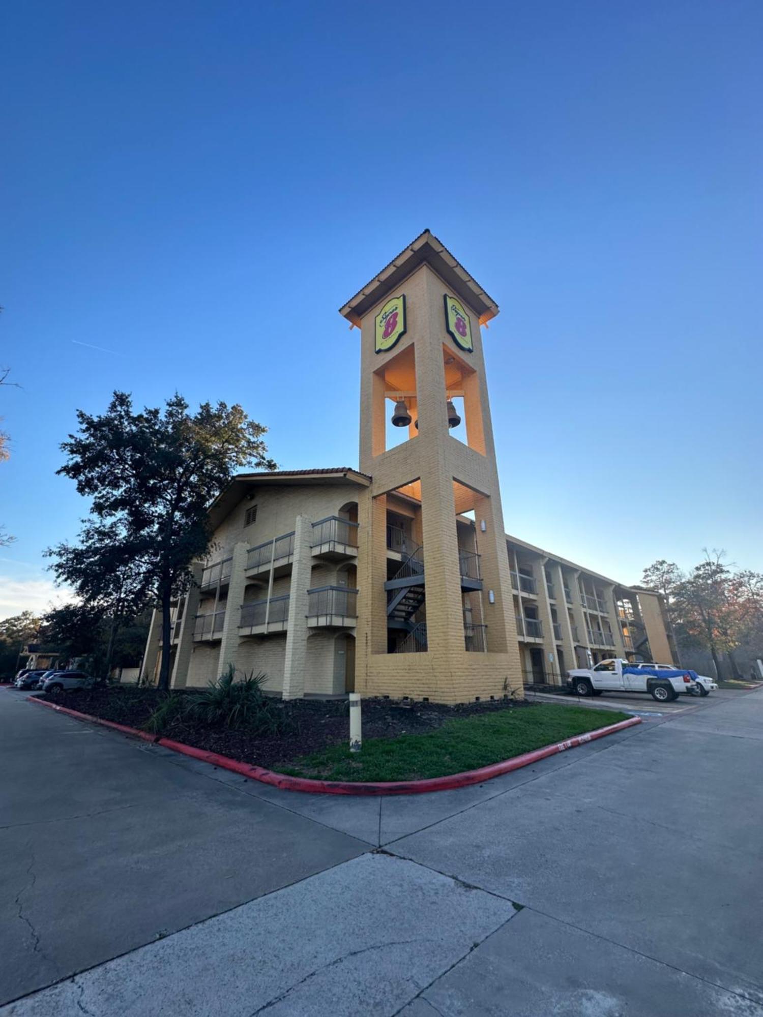 Super 8 By Wyndham The Woodlands North Hotel Exterior foto
