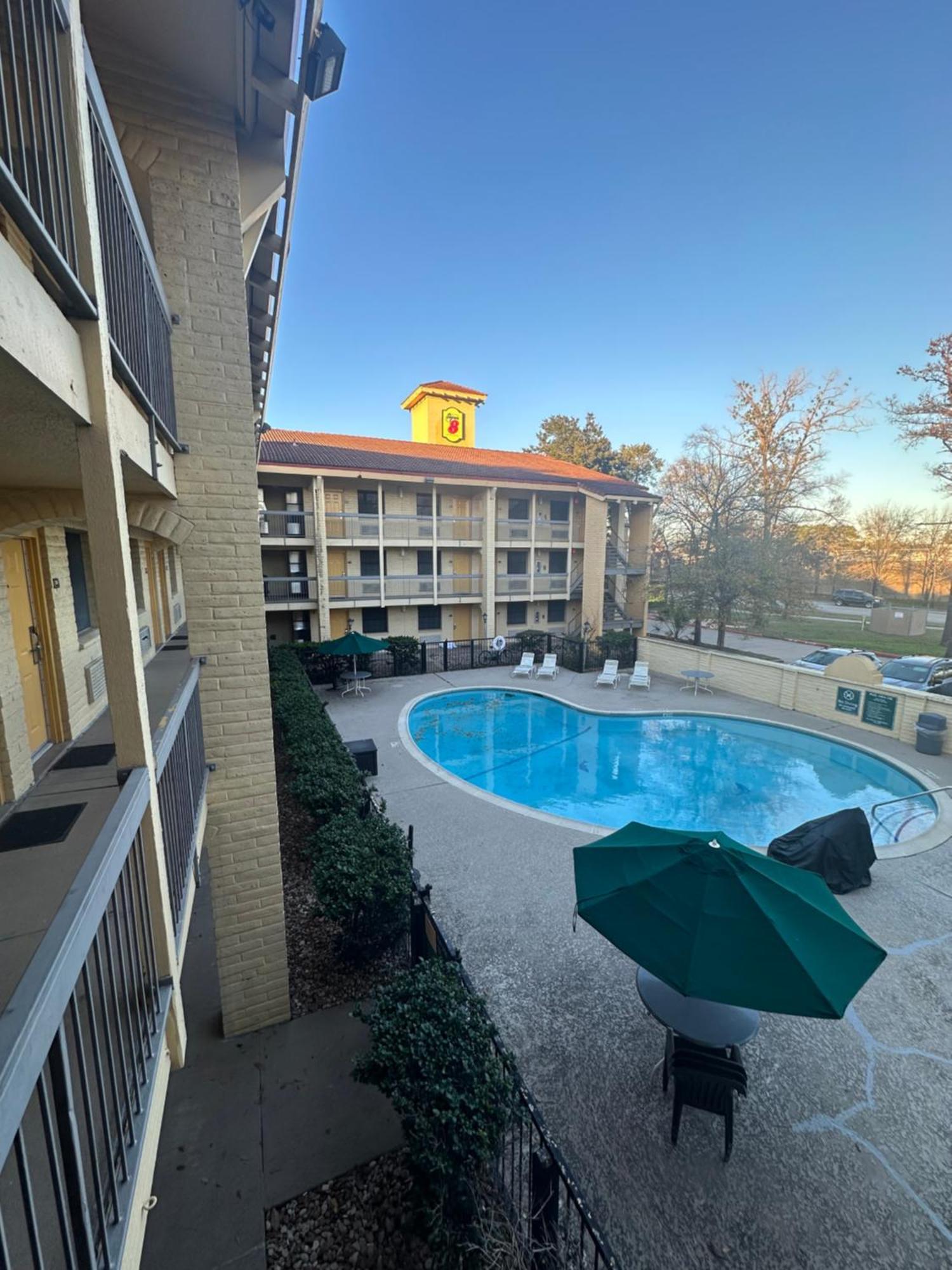 Super 8 By Wyndham The Woodlands North Hotel Exterior foto