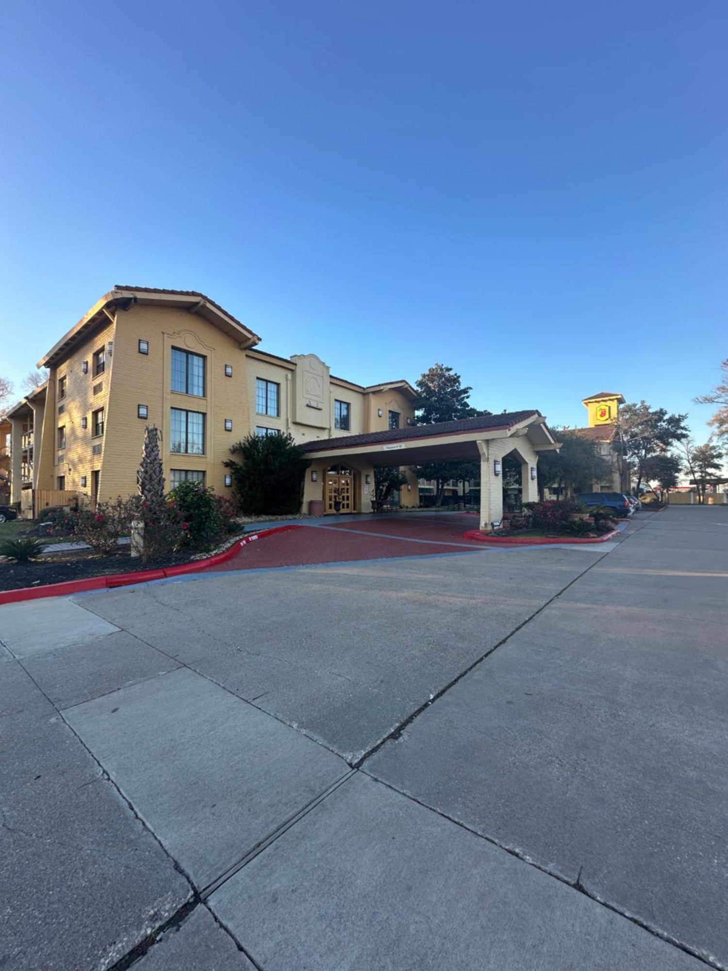 Super 8 By Wyndham The Woodlands North Hotel Exterior foto