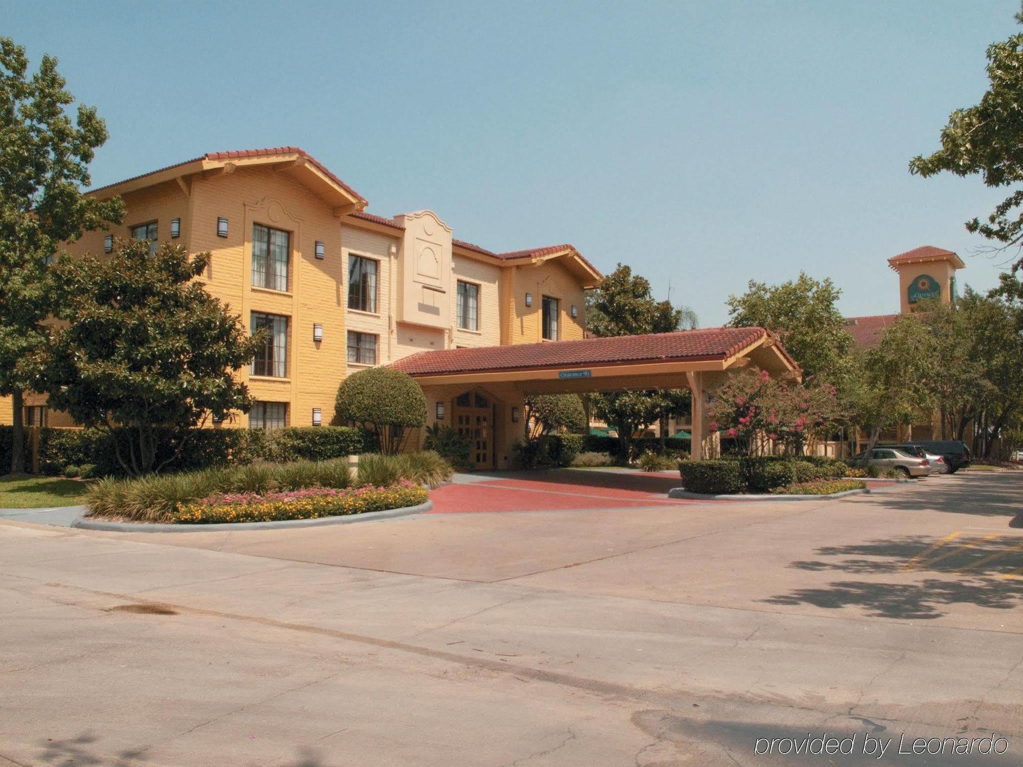 Super 8 By Wyndham The Woodlands North Hotel Exterior foto